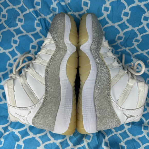 Nike Women’s size 7 Air Jordan 11 retro Vast grey glitter sparkle wmns sneakers - Picture 9 of 11